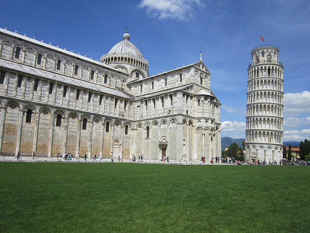  Piazza dei Miracoli